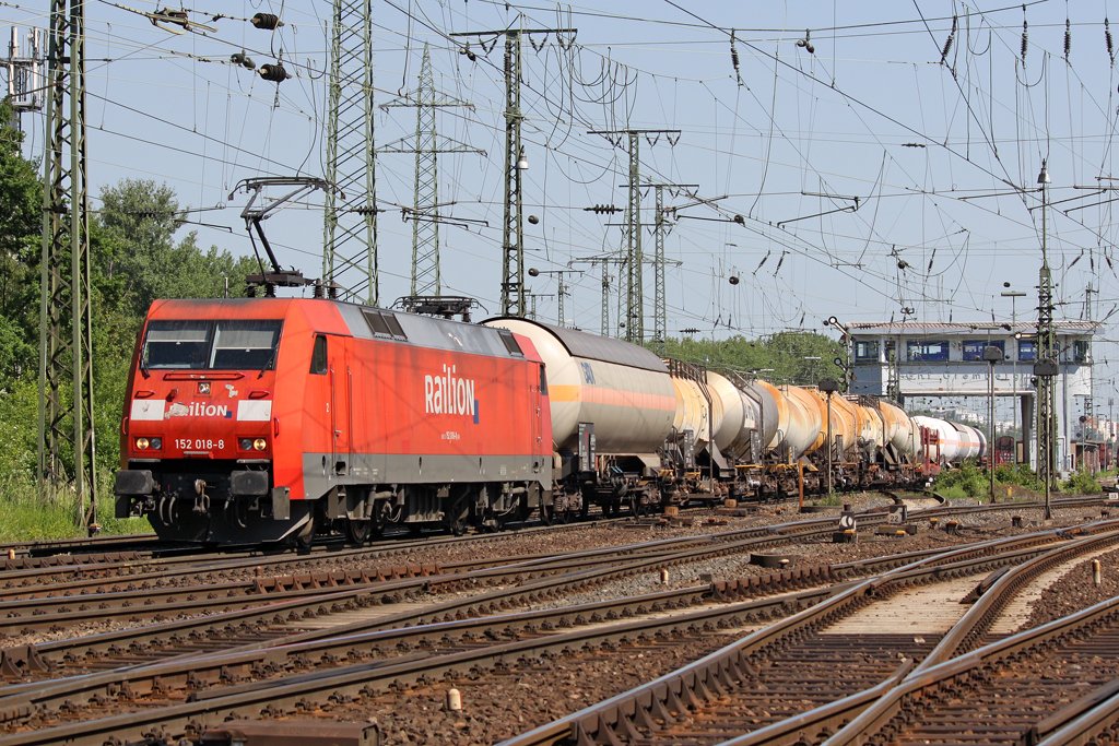 Die 152 018-8 in Gremberg am 04,06,10