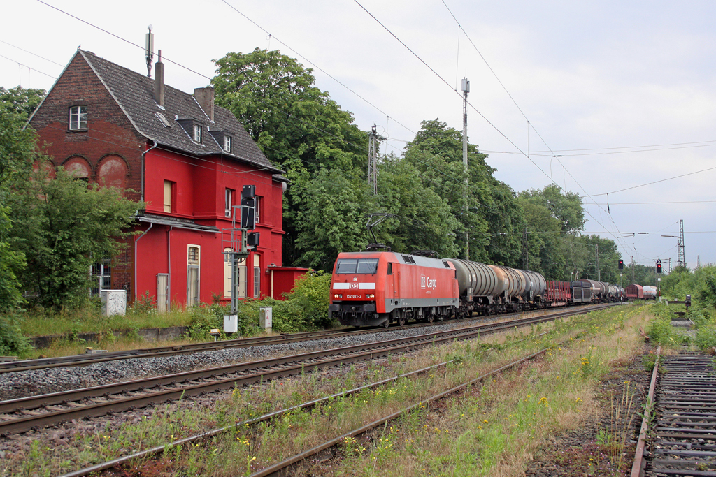 Die 152 021-2 in Ratingen Lintorf am 24,06,11
