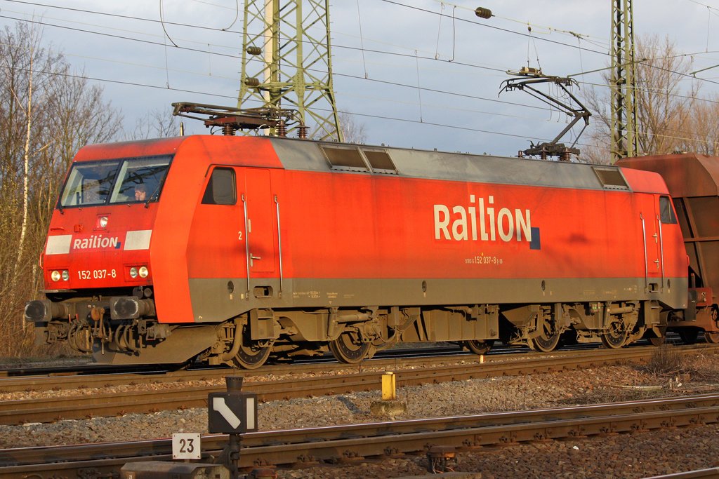Die 152 037-8 in Gremberg am 20,03,10 