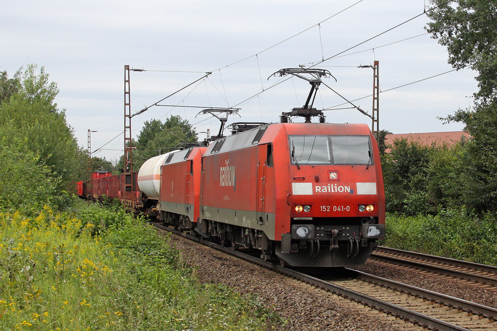 Die 152 041-0 und 152 170-7 in Hannover Limmer am 16,08,11