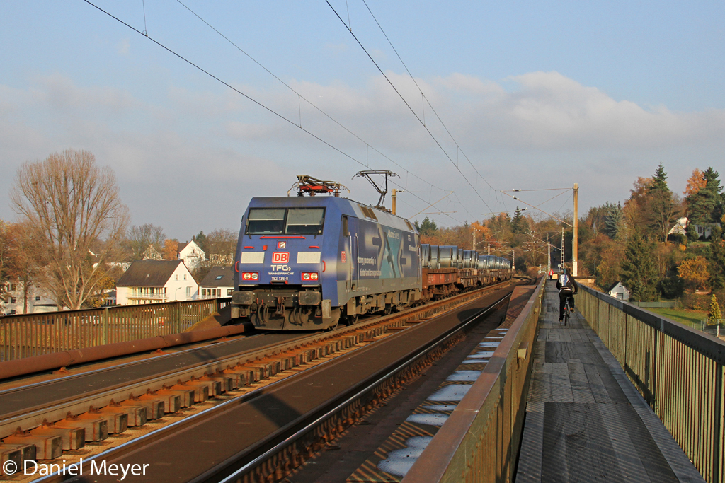Die 152 136-8 auf der Koblenz G�lser Eisenbahnbr�cke am 19,11,12