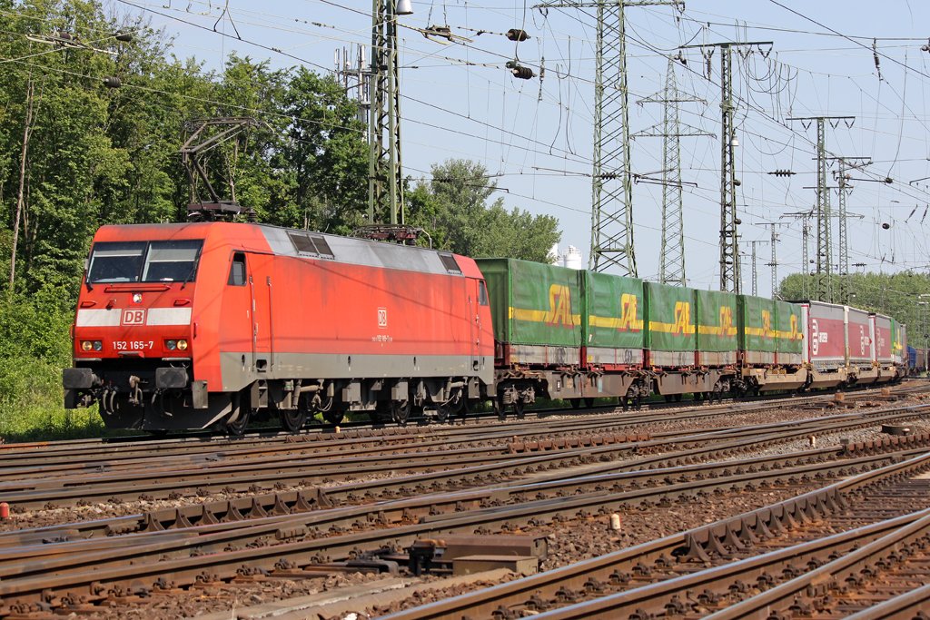 Die 152 165-7 in Gremberg am 04,06,10