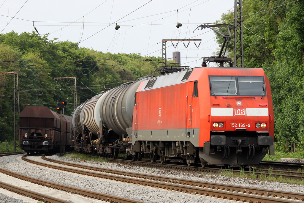 Die 152 169-9 in Duisburg Neudorf am 25,05,10
