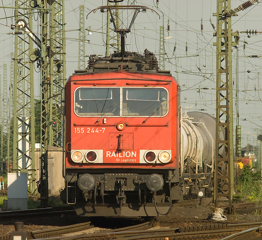 Die 155 244-7 Fotografiert in Gremberg 5.6.2010