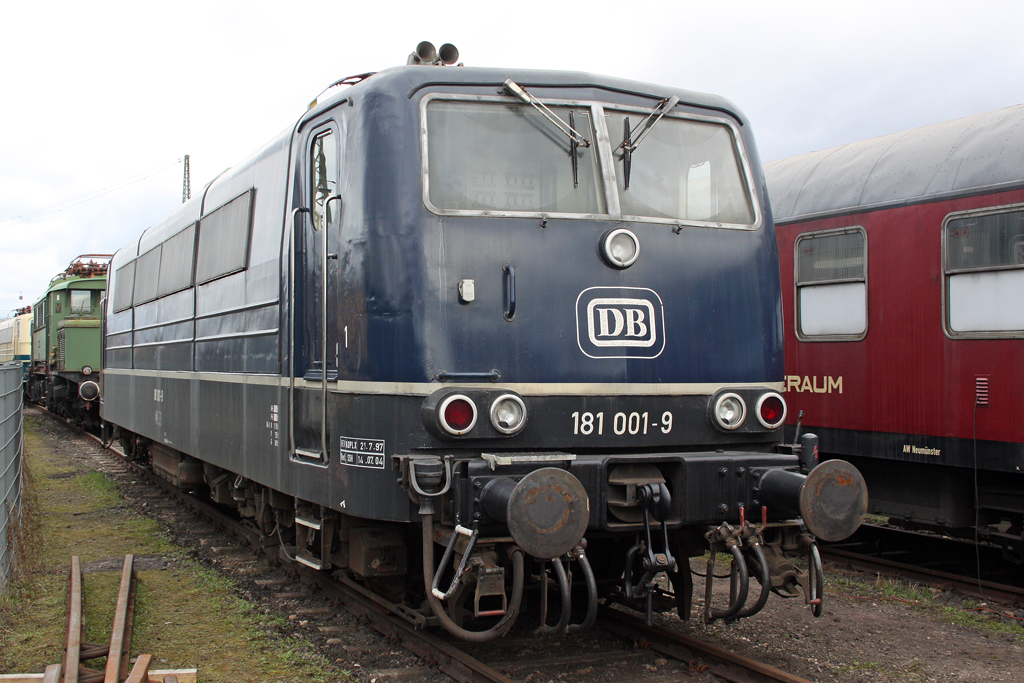 Die 181 001-9 im DB Museum Koblenz-L�tzel am 04,04,10
