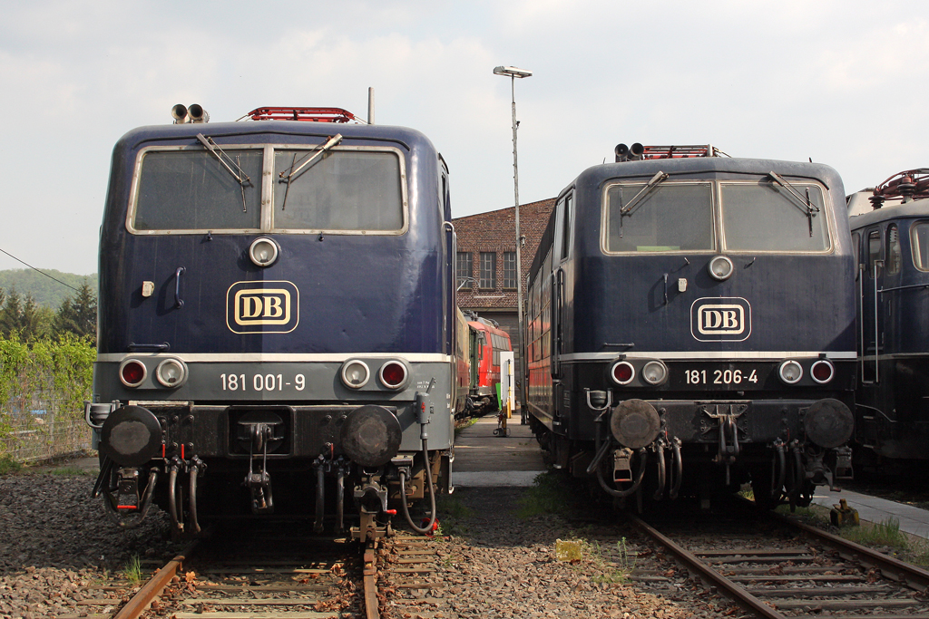 Die 181 001-9 neben 181 206-4 im DB Museum Koblenz L�tzel am 26,04,11