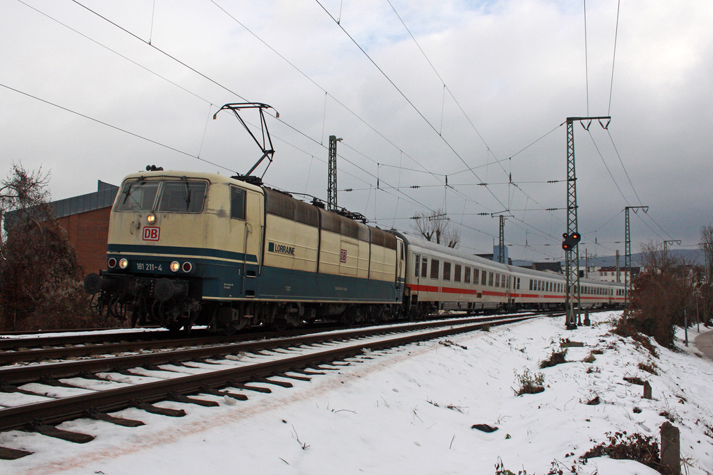 Die 181 211-4 mit IC 136 nach Luxembourg in Koblenz am 02,01,11