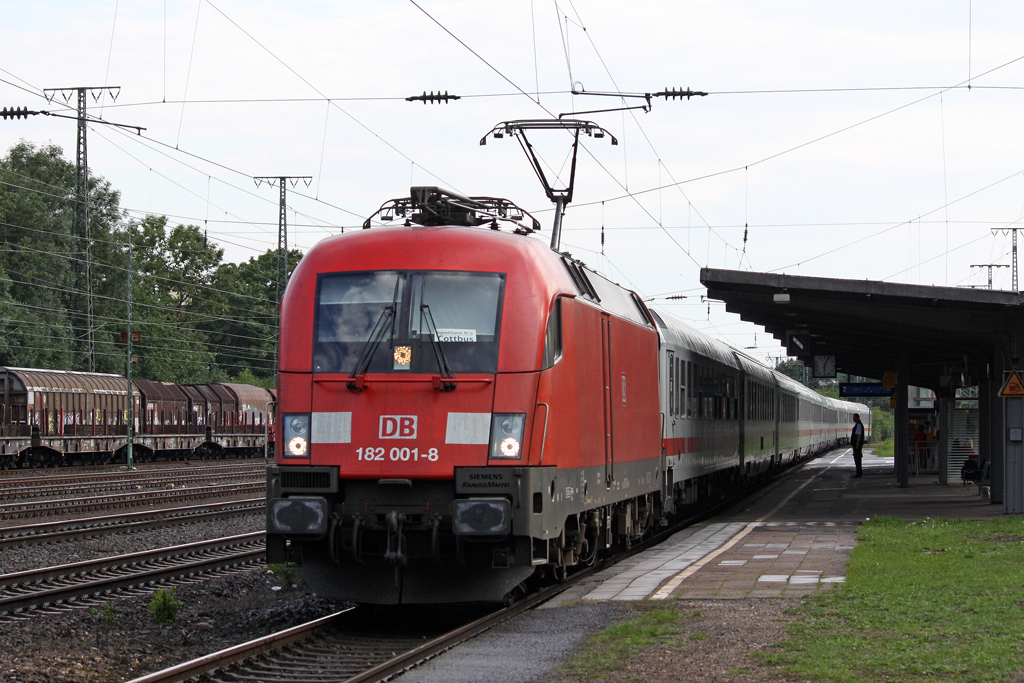 Die 182 001-8 in K�ln West am 13,08,10