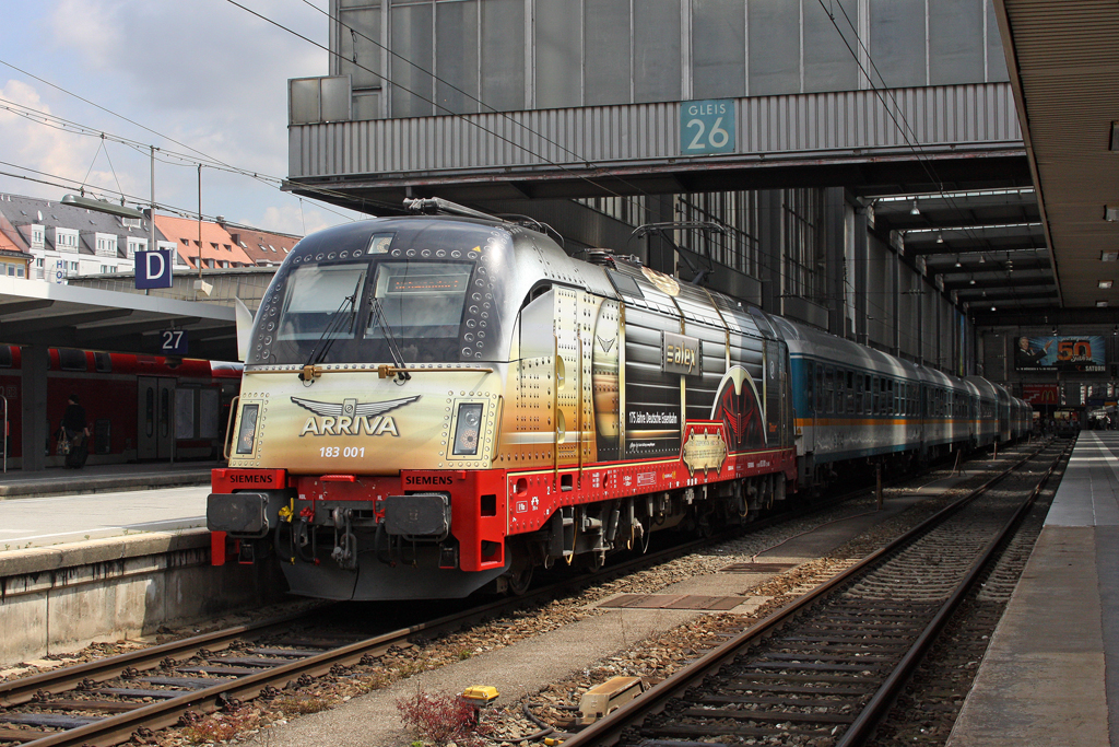 Die 183 001 in M�nchen Hbf am 29,07,11