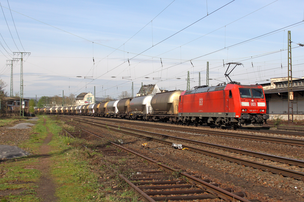 Die 185 017-1 in Koblenz L�tzel am 07,04,11