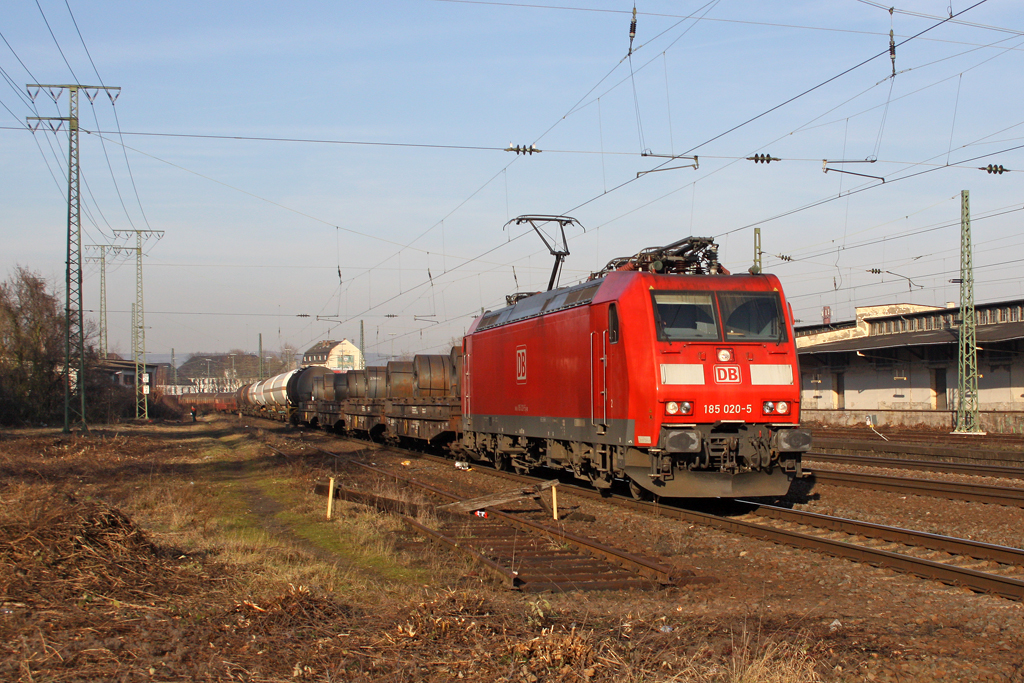 Die 185 020-5 in Koblenz L�tzel am 09,02,11