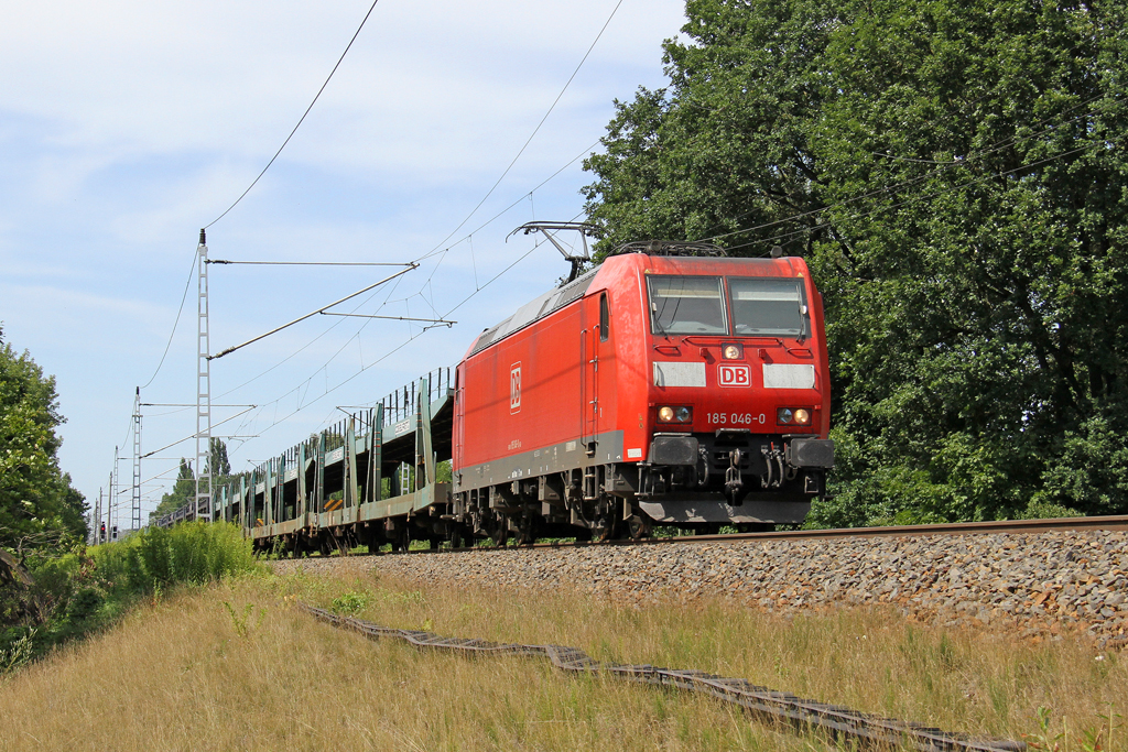 Die 185 046-0 in Erkner am 24,07,12