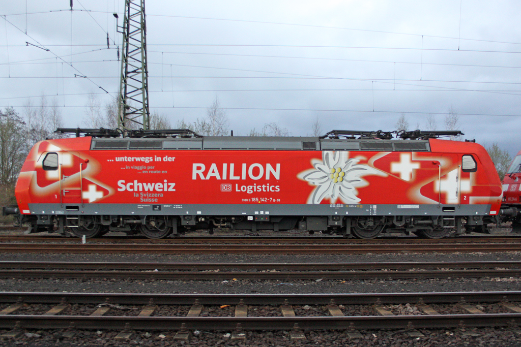 Die 185 142-7 am DB Museum Koblenz-L�tzel am 04,04,10