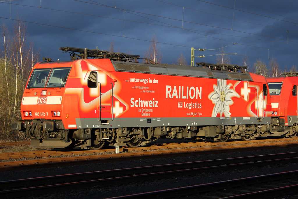 Die 185 142-7 am DB Museum Koblenz-L�tzel am 04,04,10