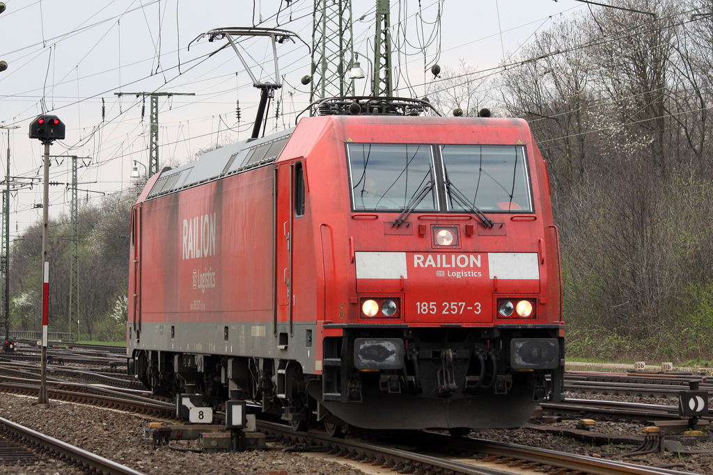 Die 185 257-3 in Gremberg am 09,04,10
