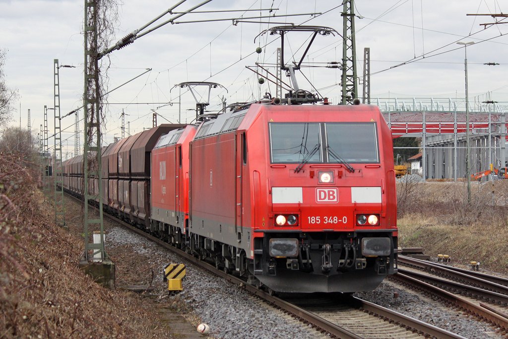 Die 185 348-0 und 185 245 in Opladen am 20,03,10