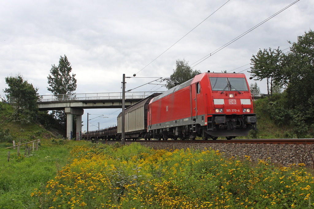 Die 185 370-4 in Ramelsloh am 10,08,11