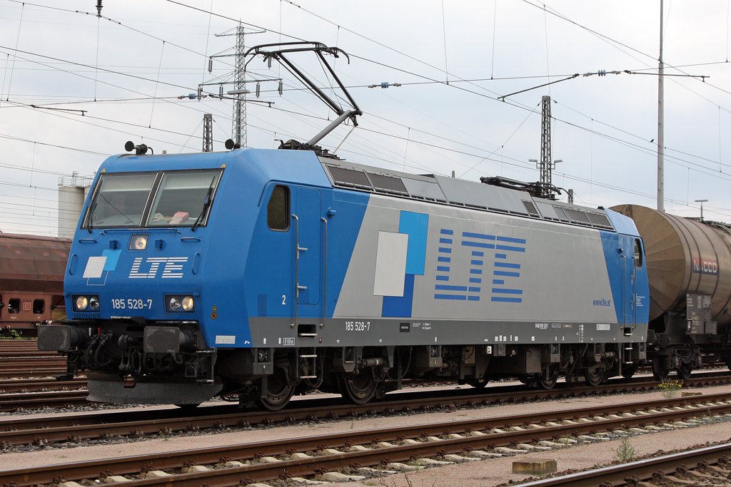 Die 185 528-7 der LTE in Hamburg Steinwerder, am 28,08,09