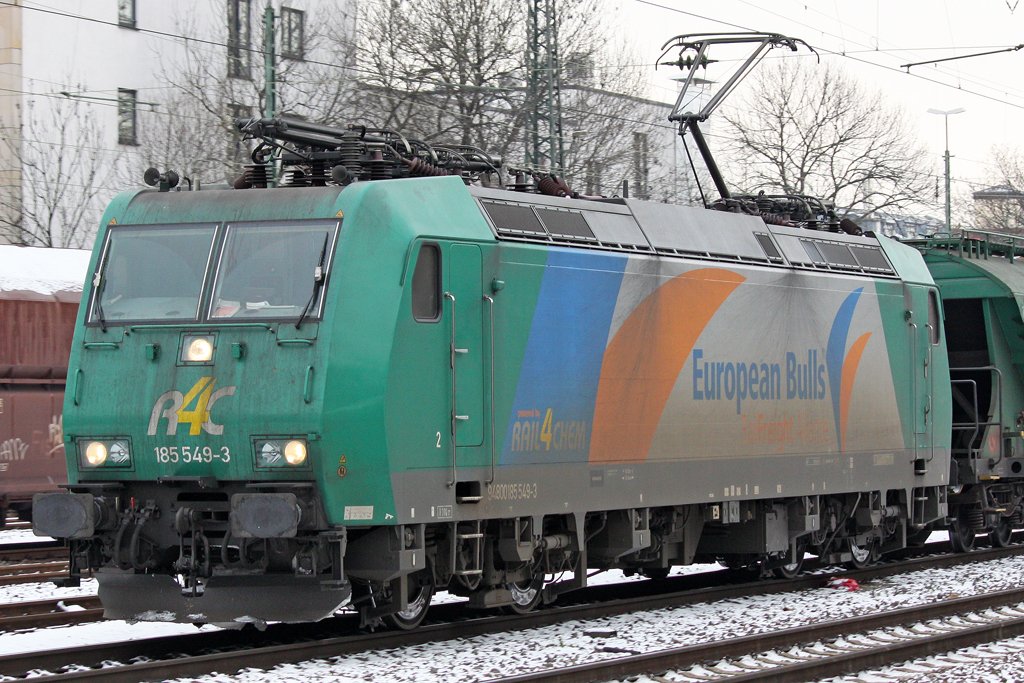 Die 185 549-3 von Rail4Chem in K�ln West am 06,01,10