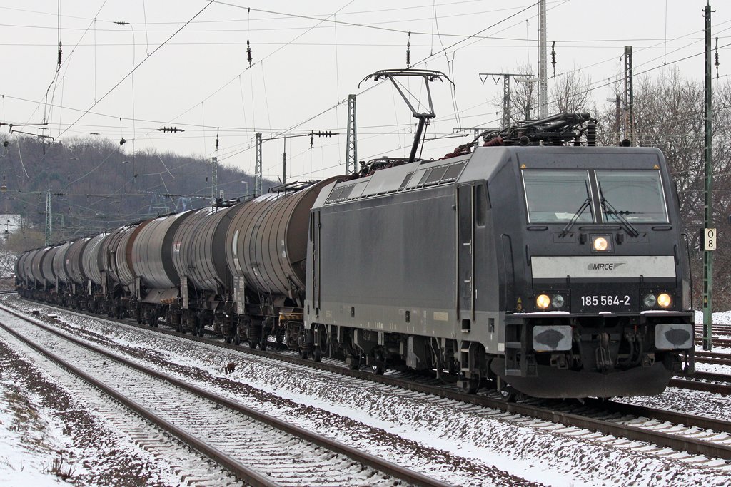 Die 185 564-2 der MRCE in K�ln West am 06,01,10