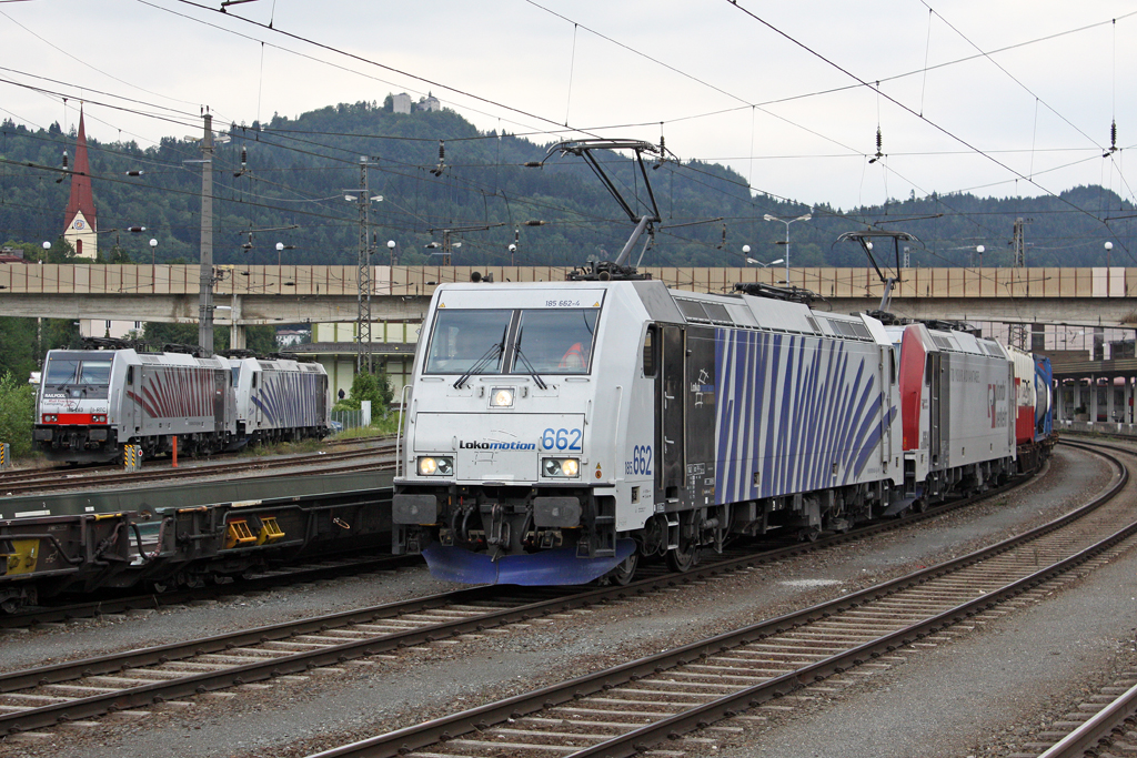 Die 185 662 und 185 664 und im Hintergrund die 186 283 und 185 661 in Kufstein am 31,07,11