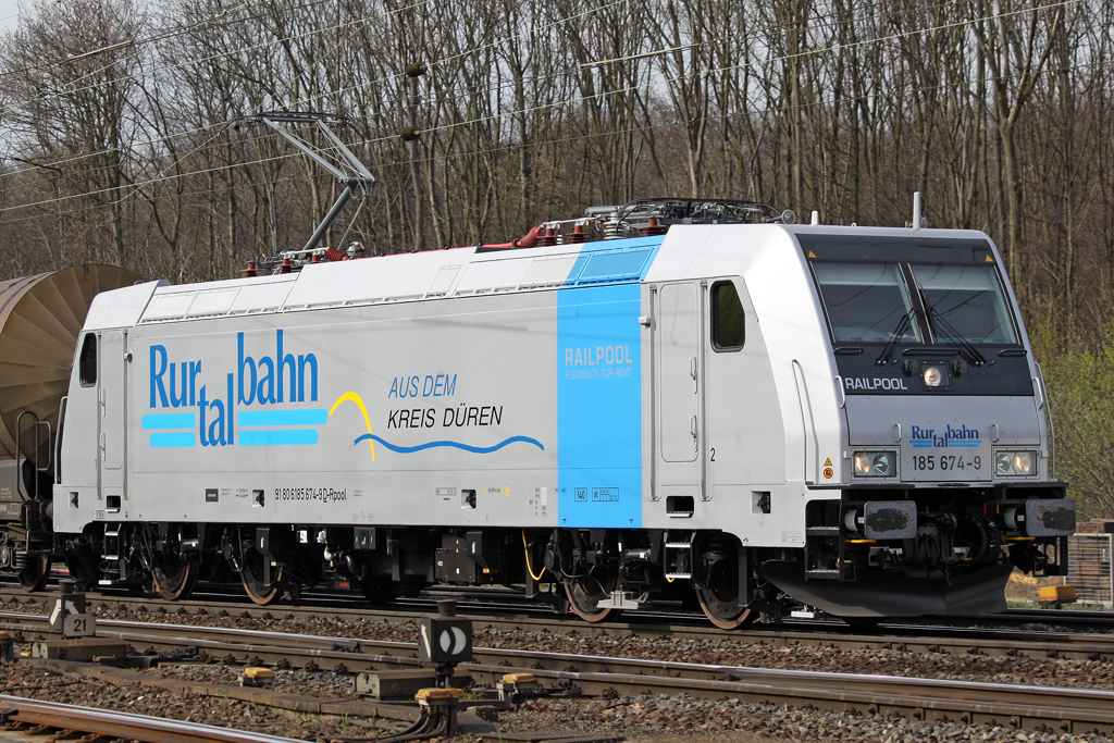 Die 185 674-9 von Railpool/Rurtalbahn in Gremberg am 07,04,10