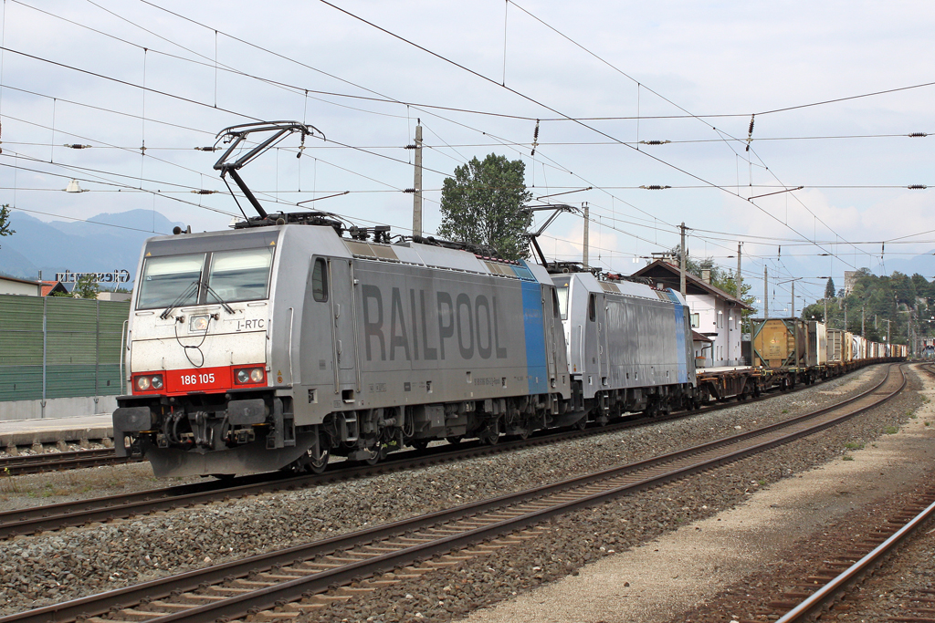 Die 186 105 und 186 109 in Brixlegg am 31,07,11