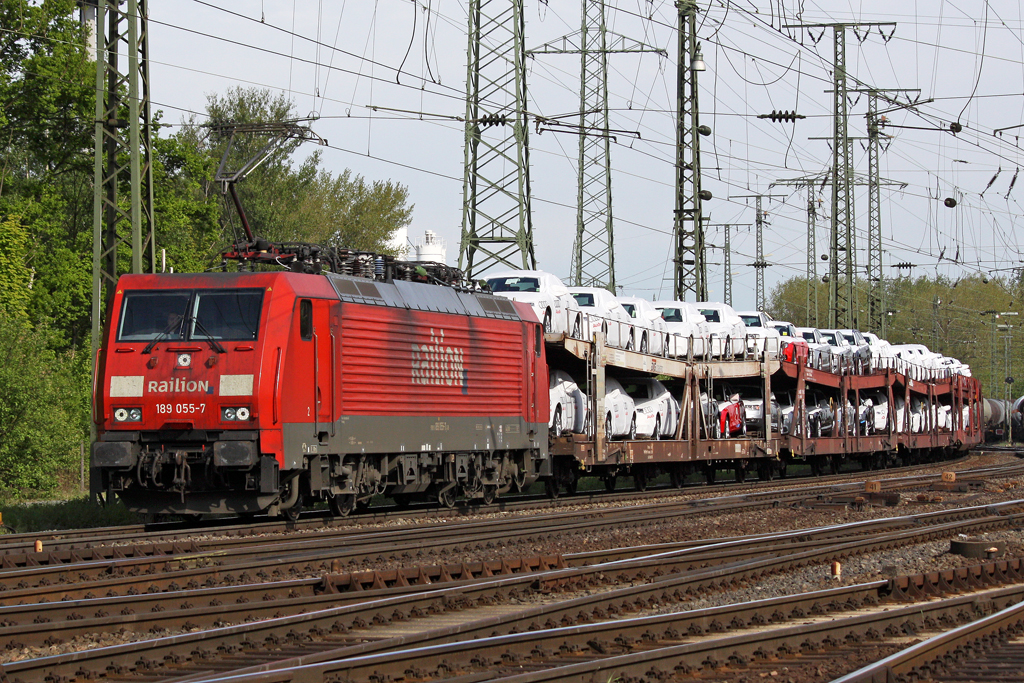Die 189 055-7 mit einen AUDI Autozug in Gremberg am 05,05,10