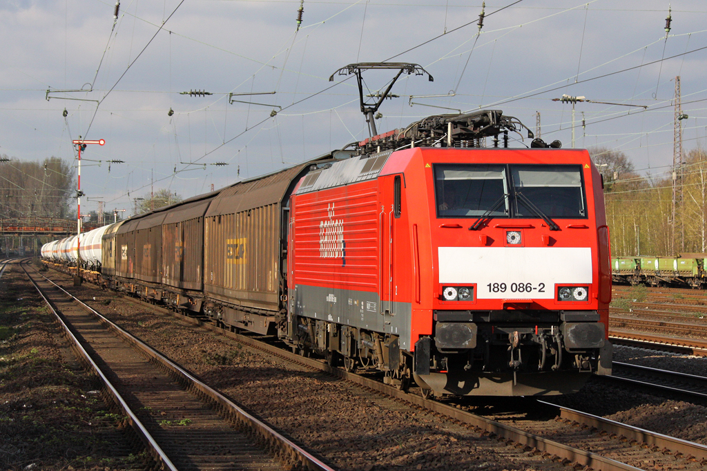 Die 189 086-2 in D�sseldorf Rath am 10,04,10