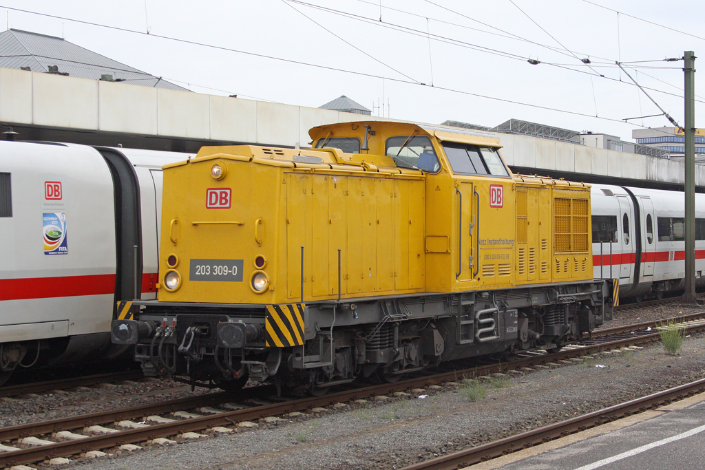 Die 203 309-0 in Hannover Hbf am 16,08,11
