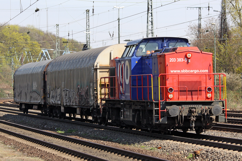 Die 203 383-5 der SBB Cargo in K�ln West am 09,04,10