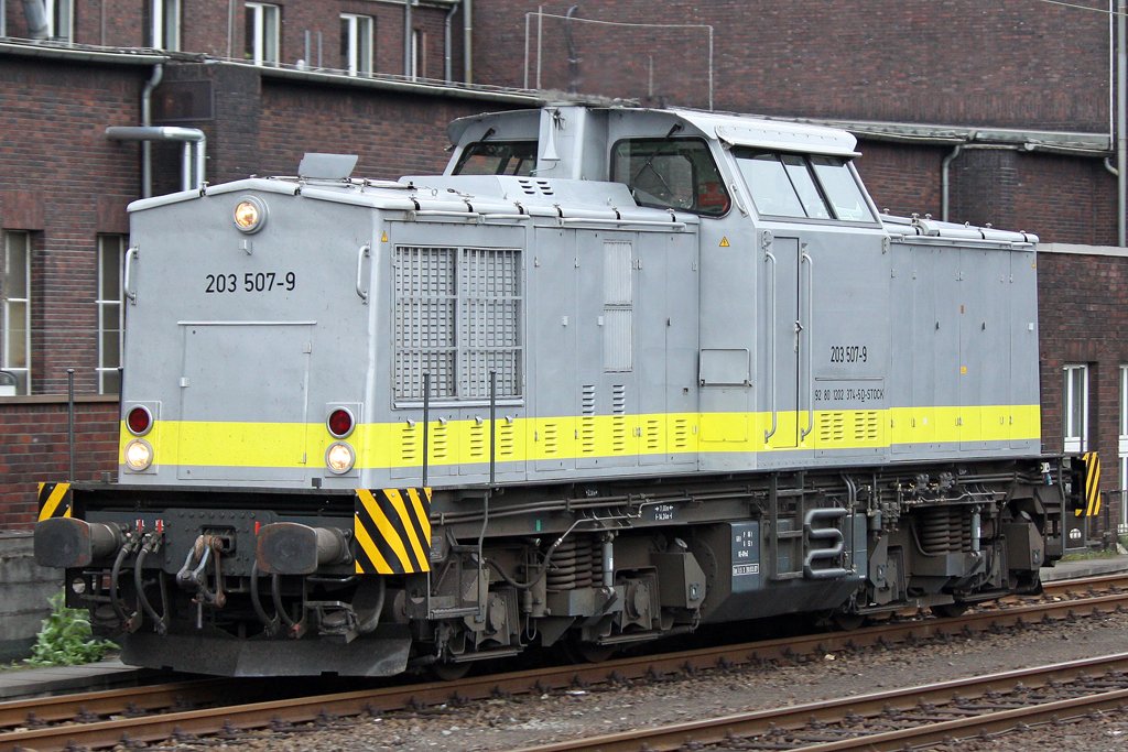 Die 203 507-9 fuhr LZ durch D�sseldorf Hbf nach Neuss Gbf , am 03,10,09