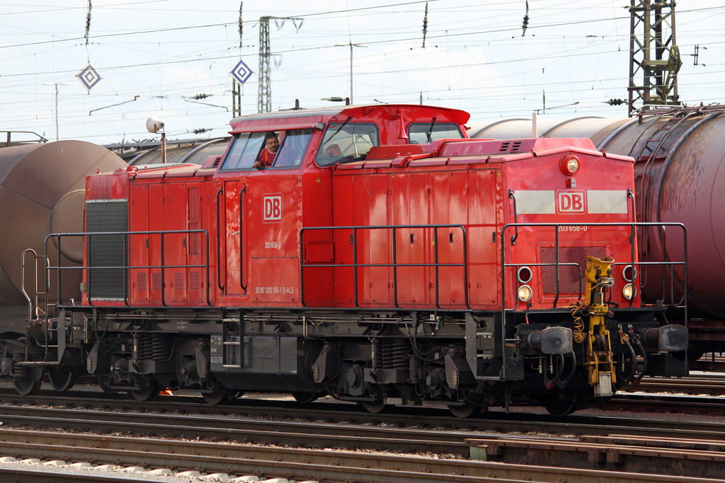 Die 203 658-0 in Gro�korbetha am 06,07,10