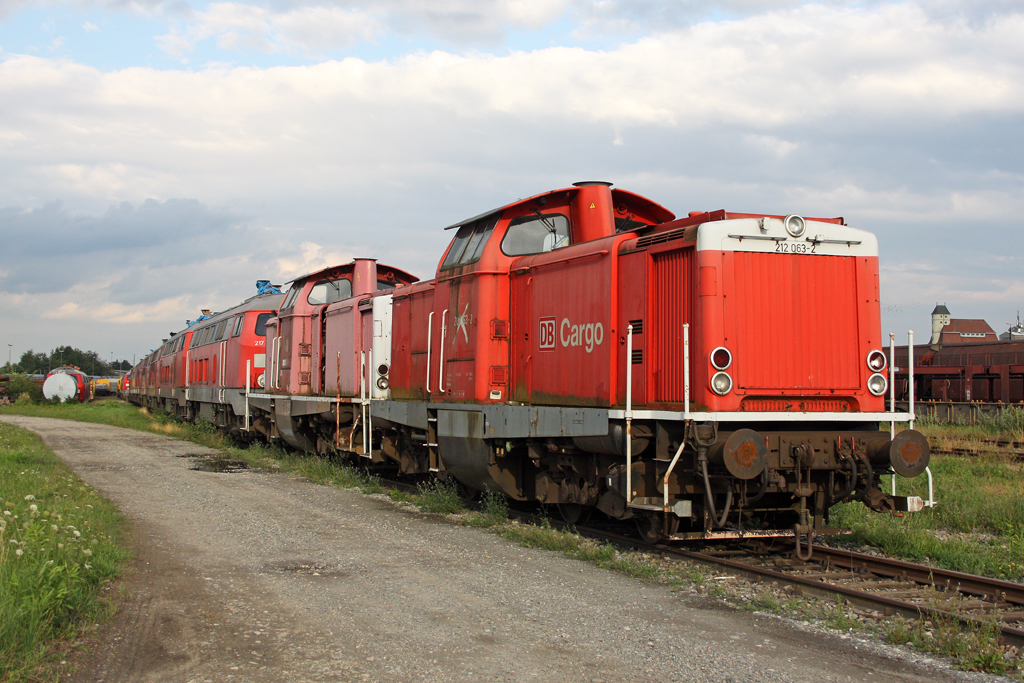 Die 212 063-2 macht die front der Z reihe in M�hldorf am 03,08,10