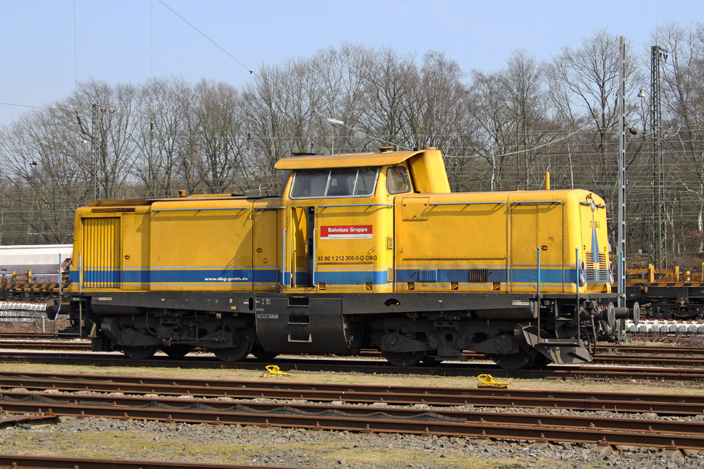 Die 212 306-5 der DBG in Duisburg Wedau am 20,03,12