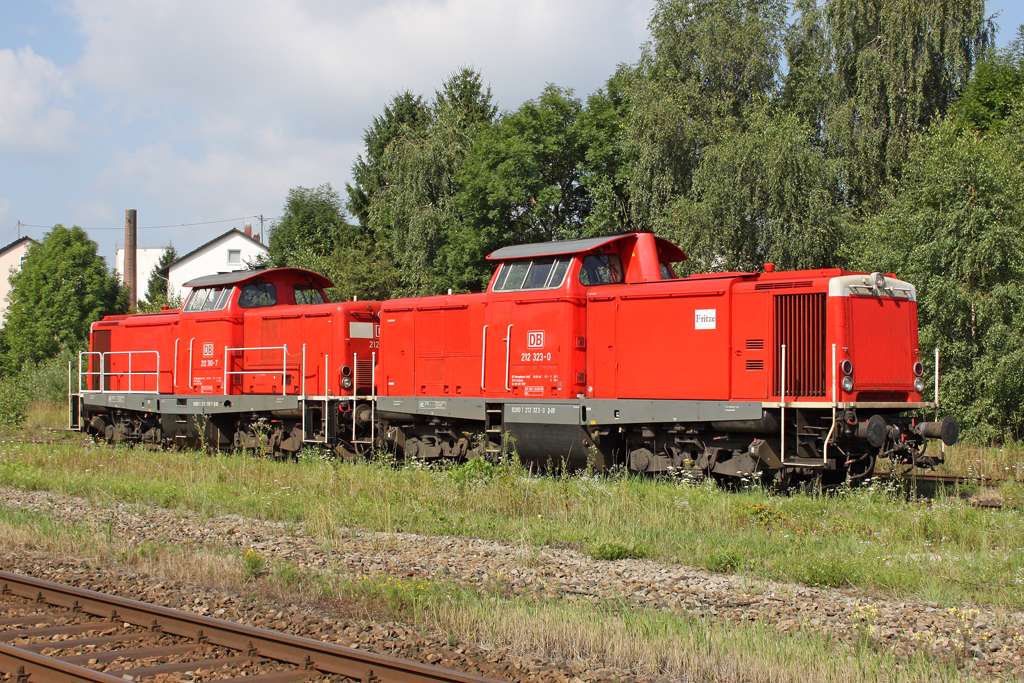 Die 212 323-0 und 212 310-7 in Neumarkt- St Veit am 04,08,10