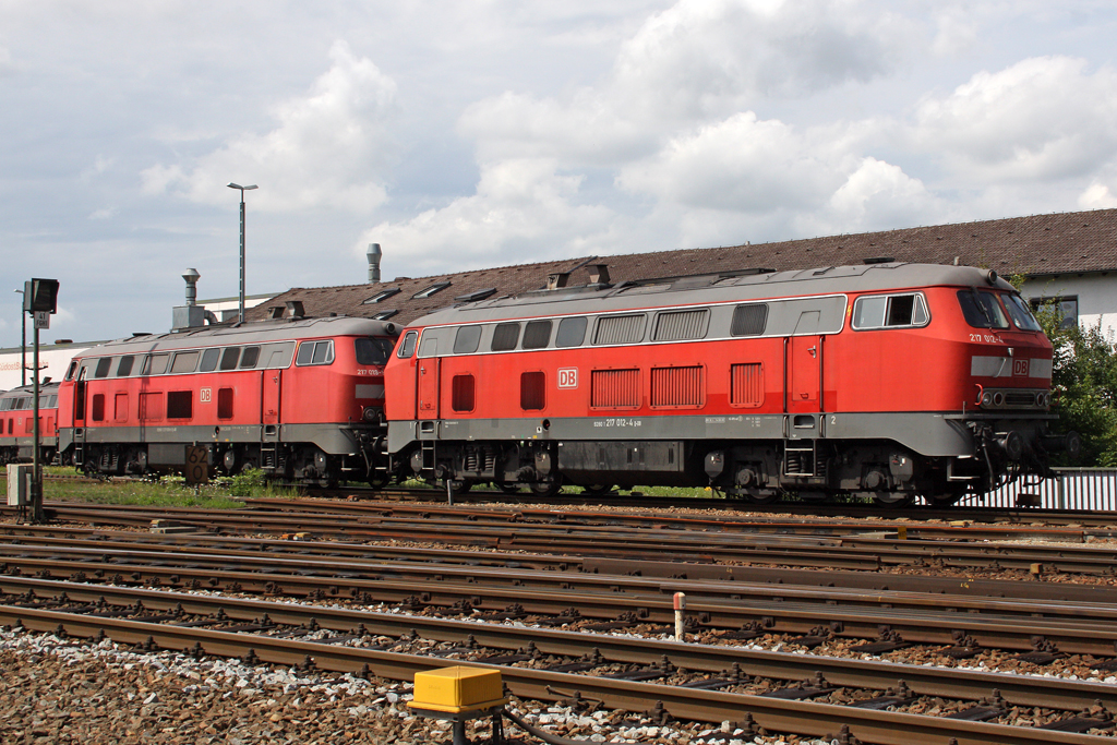 Die 217 012-4 und 217 019-9 in M�hldorf am 02,08,10