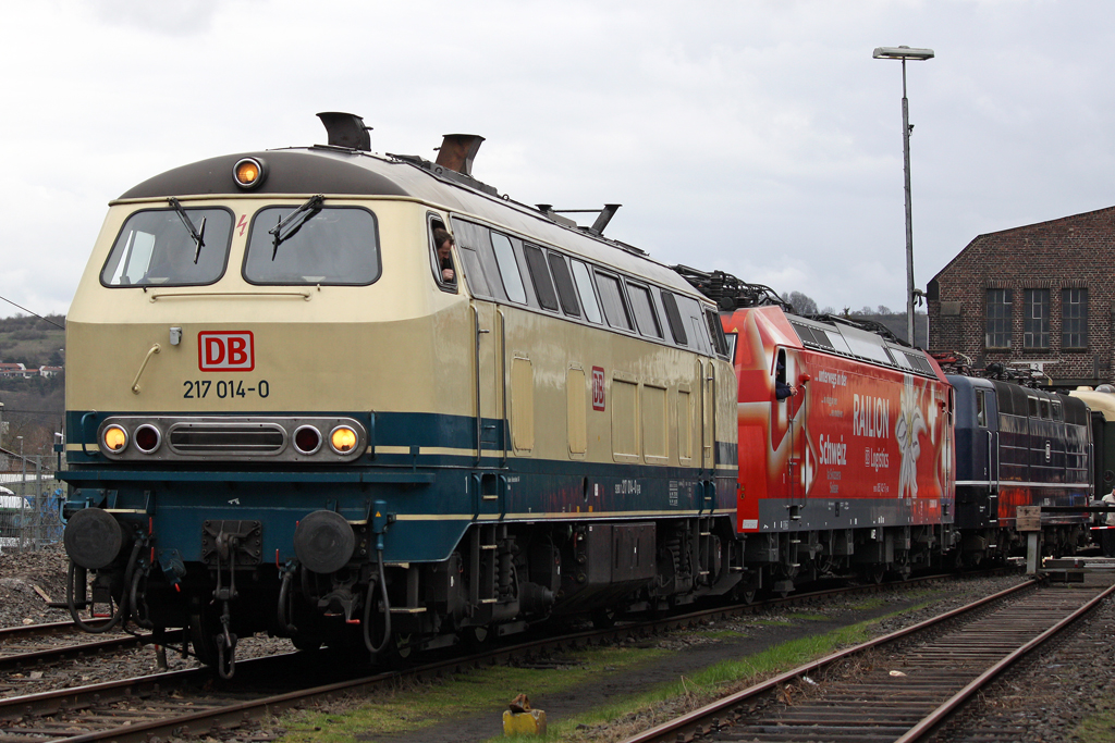 Die 217 014-0 zieht die 185 142-7 und 181 206-4 aus dem DB Museum f�r die Lokparade am 03,04,10