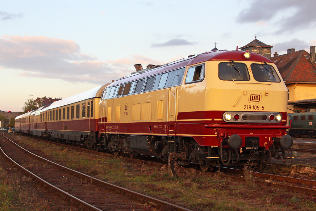 Die 218 105-5 in Frankenberg (Eder) am 24,10,10