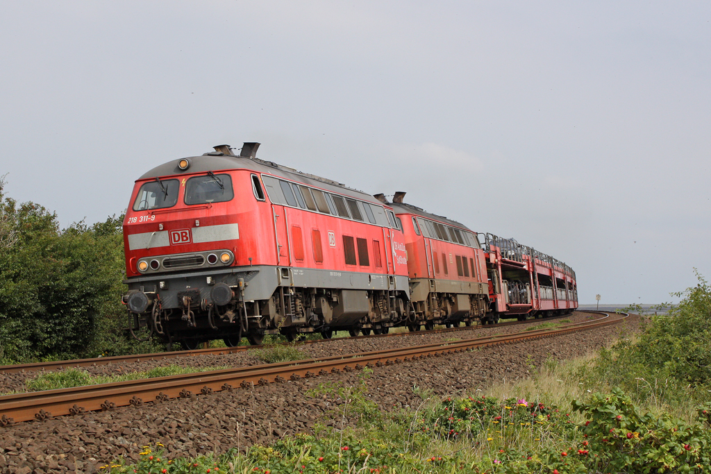 Die 218 311-9 und 218 379-6 in Morsum am 06,08,11