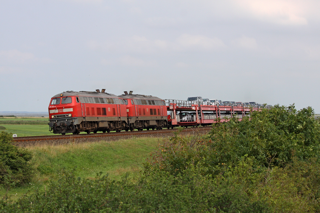 Die 218 342-4 und 218 314-3 in Morsum am 06,08,11