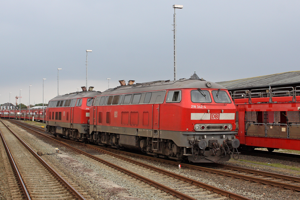 Die 218 342-4 und 218 314-3 in Westerland am 06,08,11
