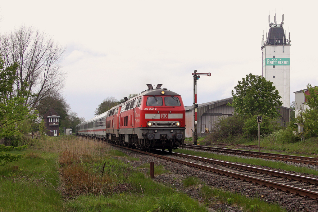 Die 218 362-2 und 218 340-8 in Risum-Lindholm am 14,05,12