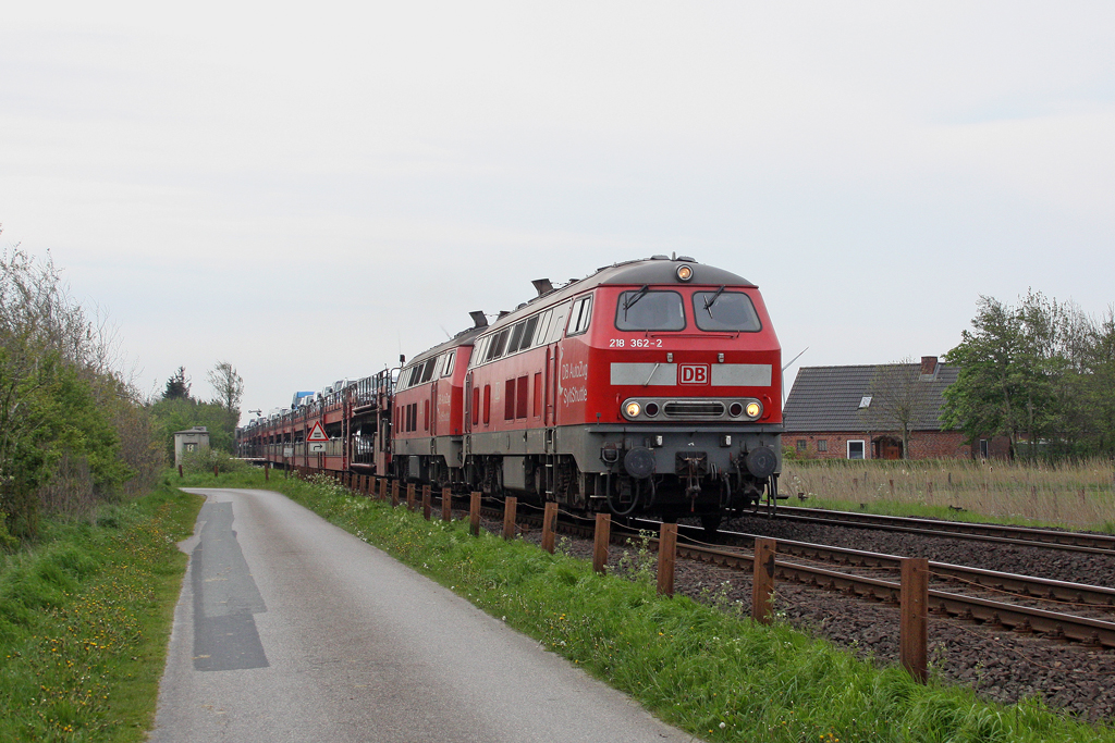Die 218 362-2 und 218 372-1 am SyltShuttle in Klanxb�ll am 14,05,12