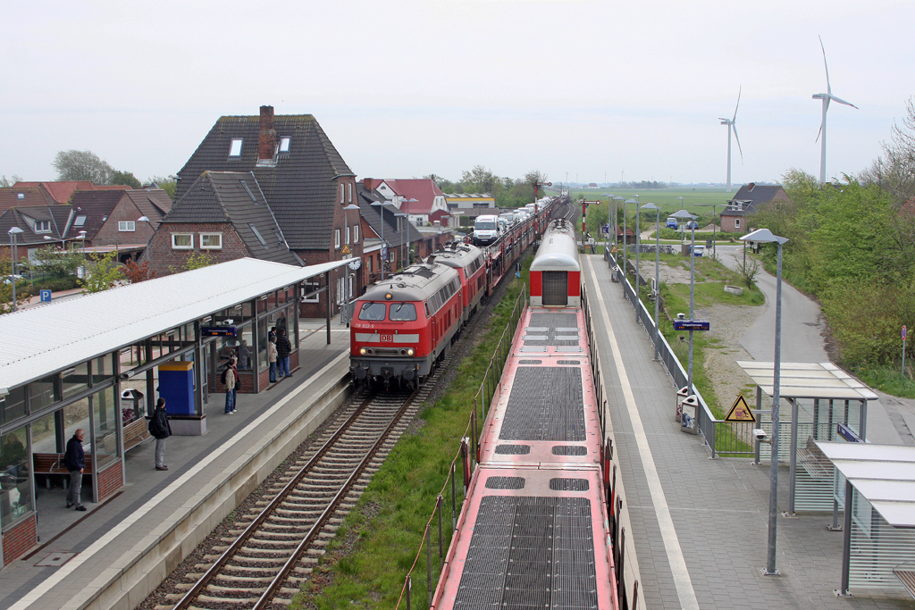 Die 218 379-6 und 218 364-8 am Asig und 218 822-5 und 218 315-0 am SyltShuttle in Klanxb�ll am 14,05,12