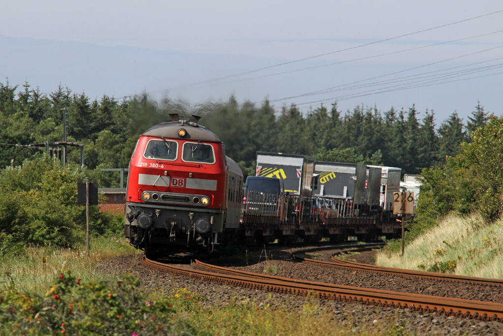 Die 218 380-4 und 218 831-6 bei Morsum am 14,08,12