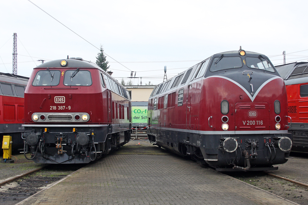 Die 218 387-9 neben V200 116 beim BW Fest Osnabr�ck am 19,09,10