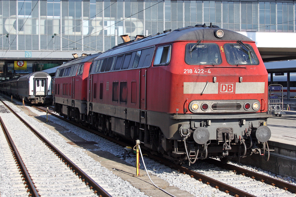 Die 218 422-4 in M�nchen Hbf am 31,07,10