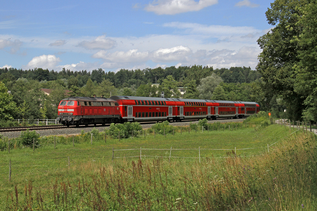 Die 218 438-0 mit RE in Mochenwangen am 30,07,12