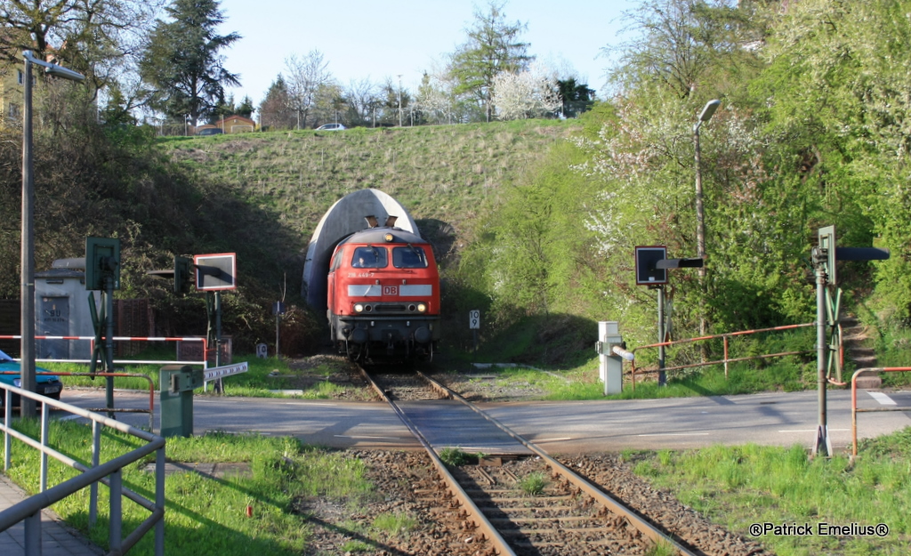Die 218 447 kma hier aus dem B�chner Tunnel am 16.04.2010